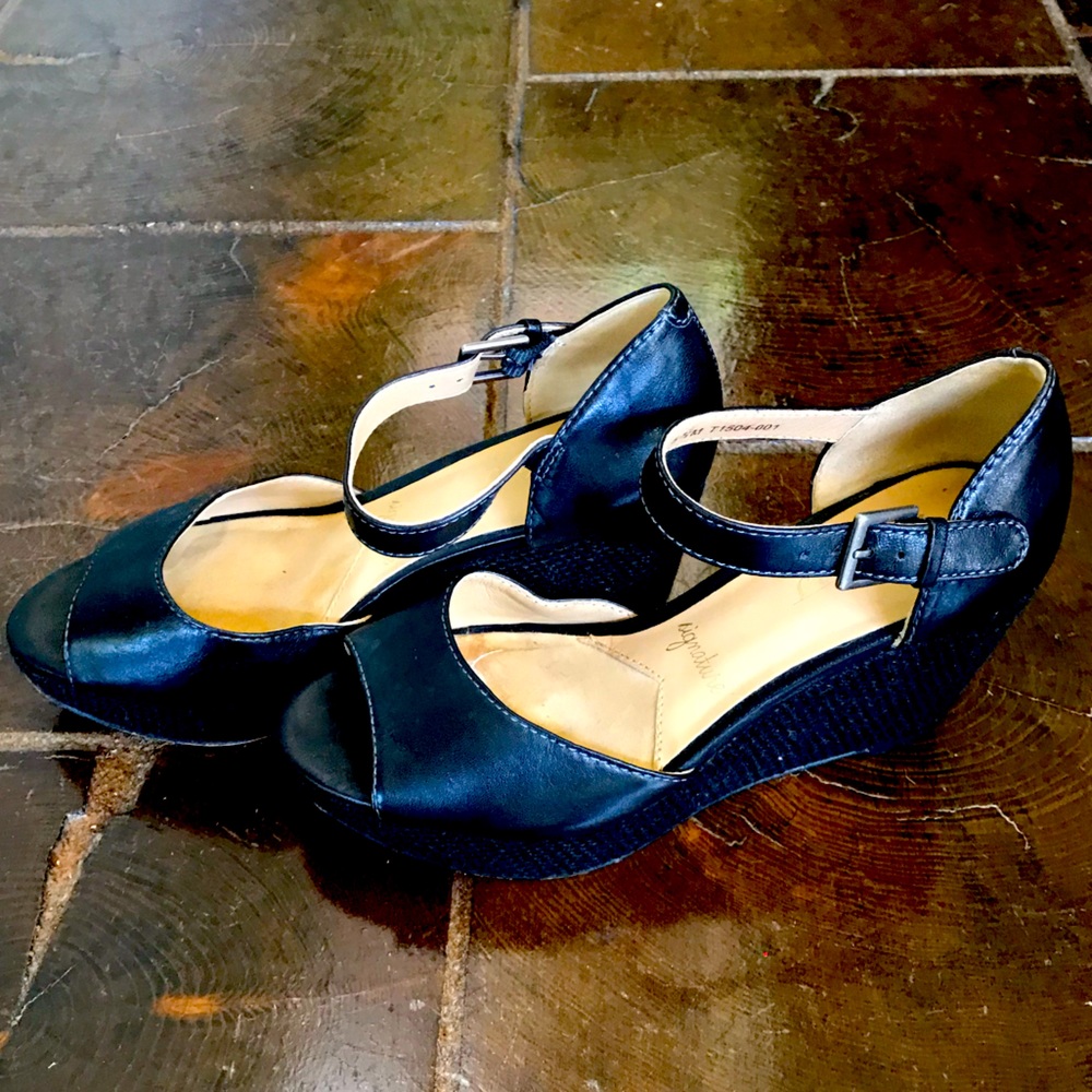Trotters wedge sandal